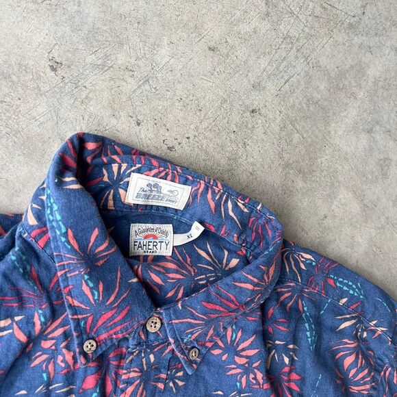 Faherty floral short Sleeve Button Up Mens size XL navy - Picture 2 of 2